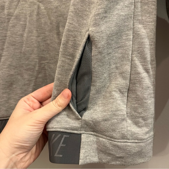 EUC Nike Cowl Nexk Dry-Fit sweatshirt. Women’s Medium. - Picture 6 of 7